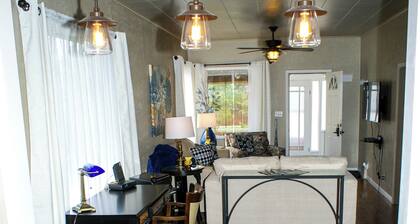 My Home Is Your Home Close to CMU and Downtown