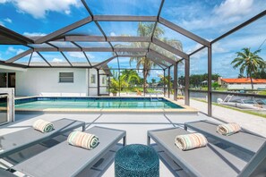 A heated pool - VRCC Villa The Beach (Cape Coral)