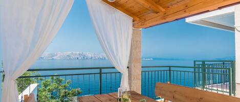 تناول الطعام بالخارج