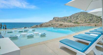 Luxury Oceanfront Condo with Private Jacuzzi & Resort Amenities