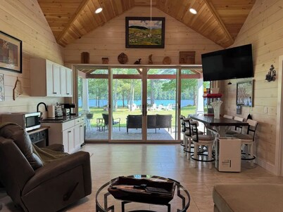 Lakefront 3 bedroom pet friendly on Messalonskee. Relax, rejuvenate, and restore