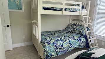 3 bedrooms, desk, iron/ironing board, travel cot