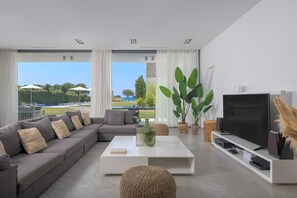 TV - Stunning beachfront retreat, private tennis court & infinity pool (Rhodes)