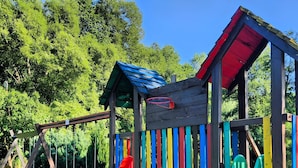 Zona de juegos infantil al aire libre
