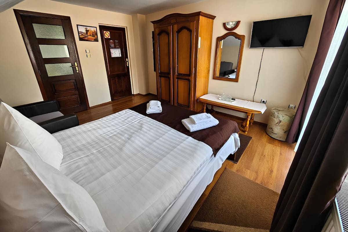 Room 12 | Free WiFi