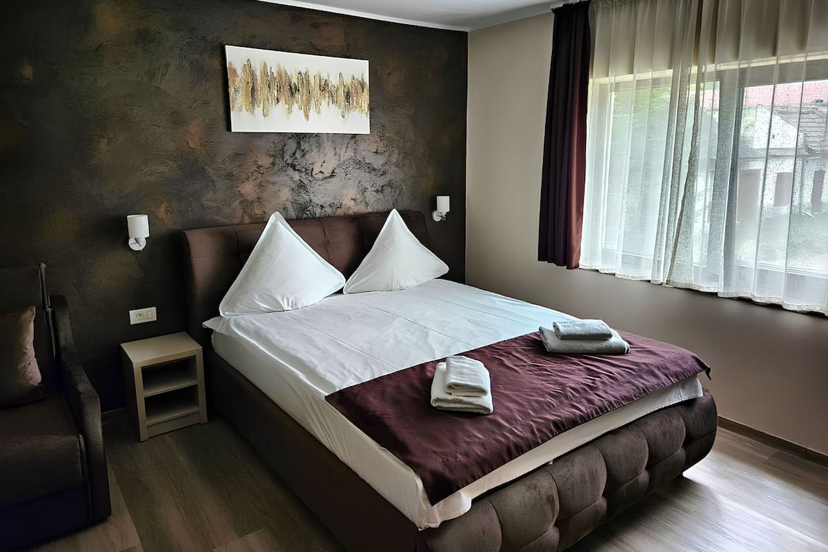 Room 1 | Free WiFi