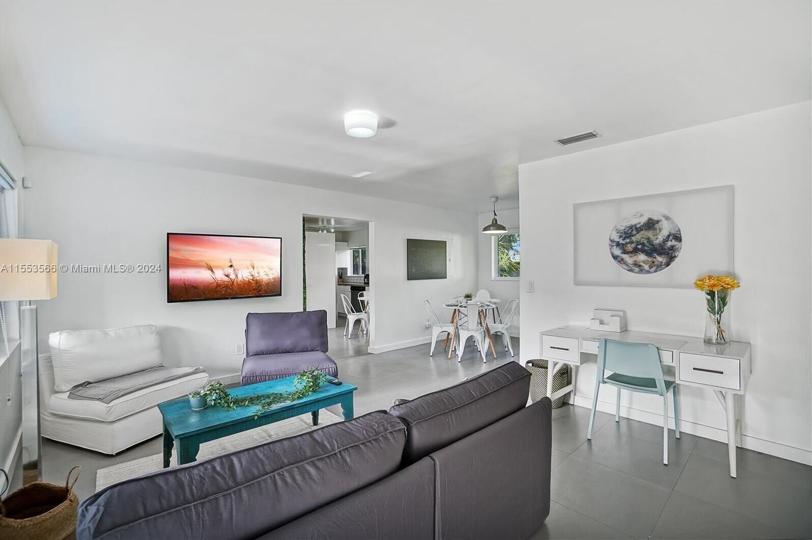Spacious 4 BD/4BA POOL + HotTub in Design District