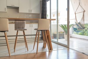 Family Studio, City View | Private kitchen - Cinema Zeus Studios - By Avelink (Spata-Artemida)