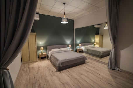 Superior Studio, Garden View | Blackout drapes, soundproofing, iron/ironing board, cribs/infant beds. Cinema Zeus Studios - By Avelink