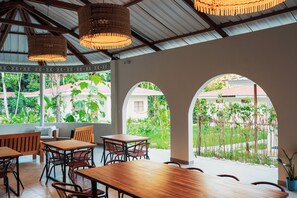 Fridge, oven, stovetop, blender - Taki Tambo Lodge (Tarapoto)