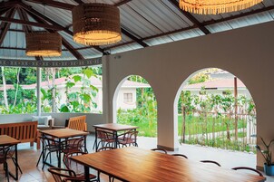 Frigorífico, horno, placa de cocina y licuadora