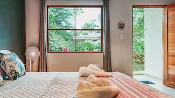 Quarto luxo, vista para o jardim | Roupas de cama premium