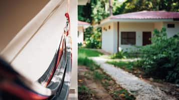 Firemannsrom – familie, hageutsikt | Sengetøy av topp kvalitet og memory foam-senger