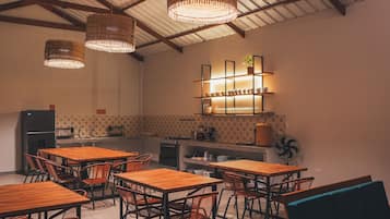 Køleskab, ovn, kogeplade, blender