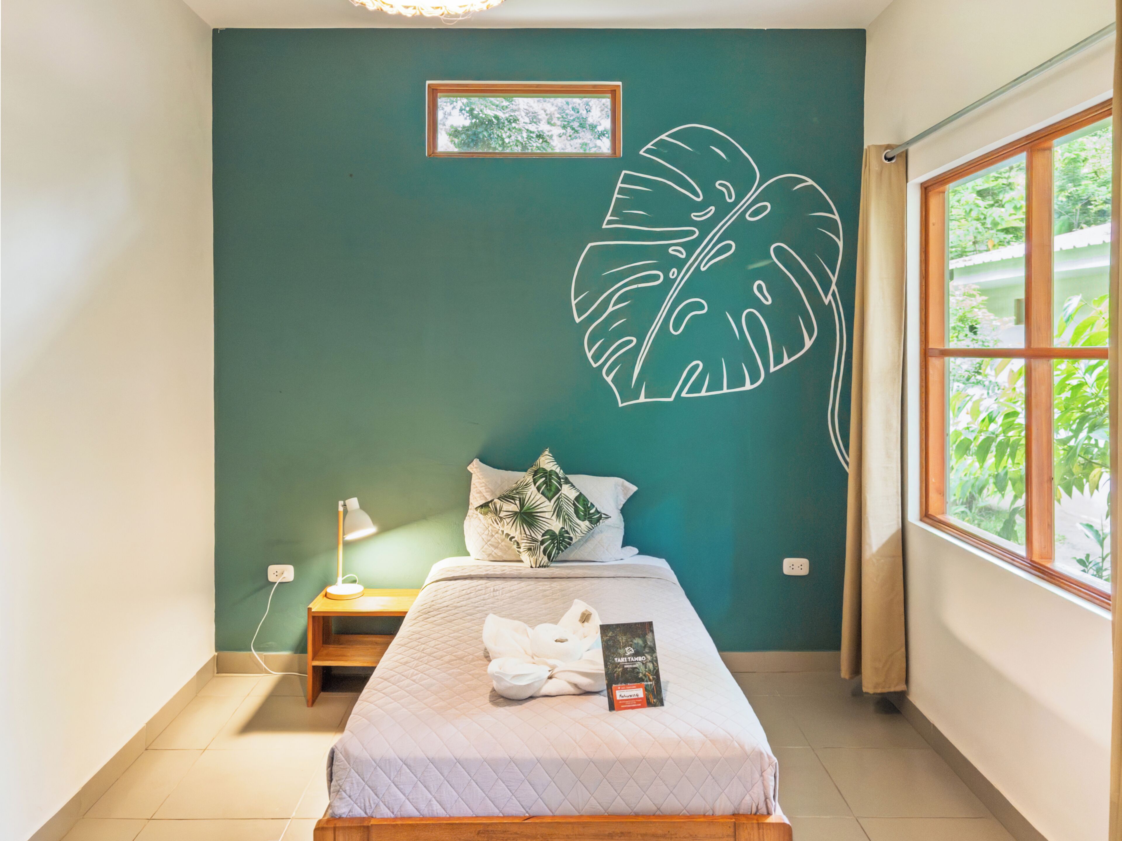 Kamar Single, pemandangan kebun | Seprai premium, busa memori, dan ruang kerja ramah laptop