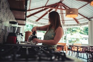 Frigorífico, horno, placa de cocina y licuadora