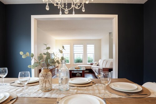 Luxury Cozy Family Retreat w/ King Bed | BBQ Grill | Game Room | Garden View