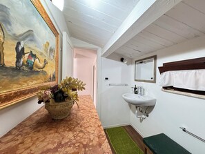 Dusche, Haartrockner, Bidet, Handtücher
