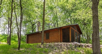 Tranquil cabin with Fireplace in Knoxville - perfect for a cozy getaway