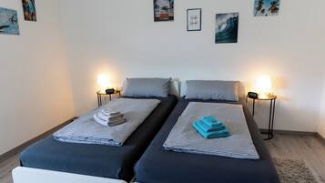 3 bedrooms, iron/ironing board, WiFi, bed sheets