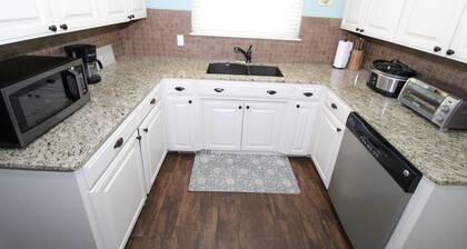 Jenks cozy home - Fenced yard - Dogs OK - Centrally Located