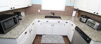 Jenks cozy home - Fenced yard - Dogs OK - Centrally Located