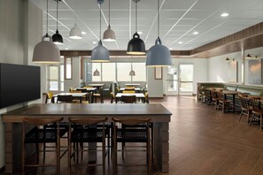 Free daily continental breakfast  - Fairfield By Marriott Inn & Suites Kokomo (Kokomo)