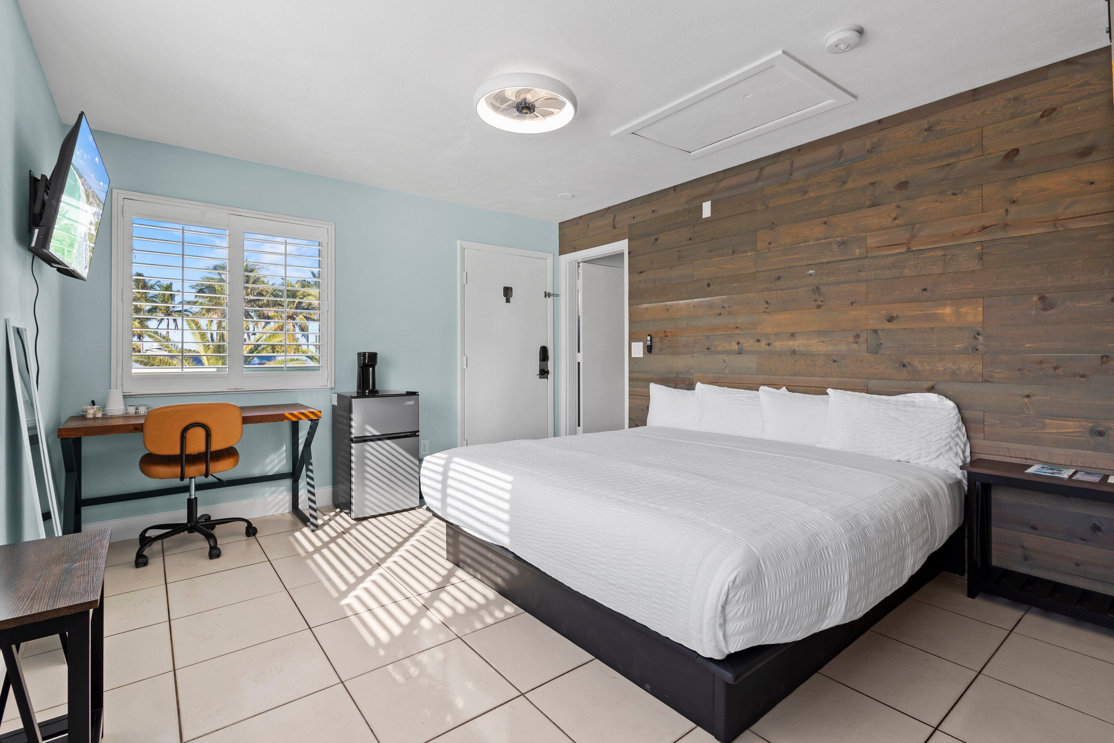 客房, 1 張特大雙人床, 可攜帶寵物 (Oceanfront Inn Room #2 ) | 1 間睡房、獨特設計、獨特裝修、床單