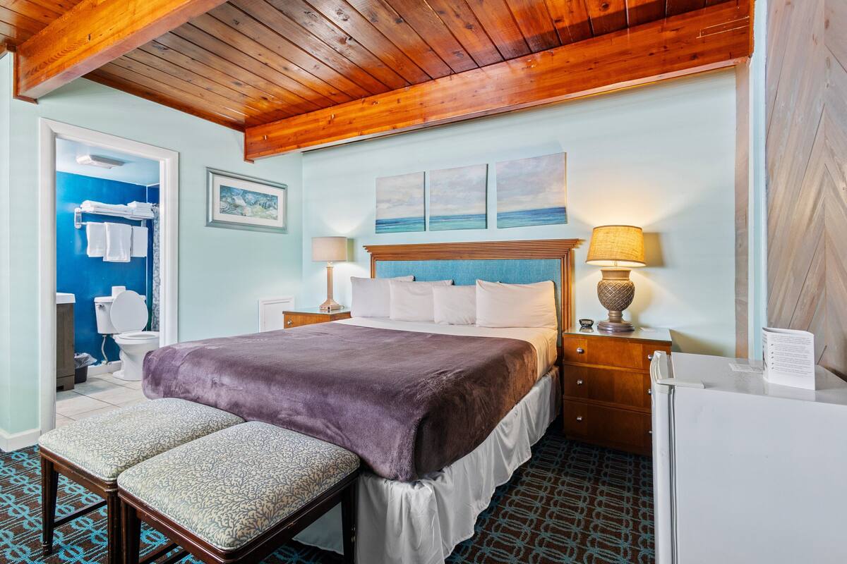1 bedroom, individually decorated, individually furnished, bed sheets