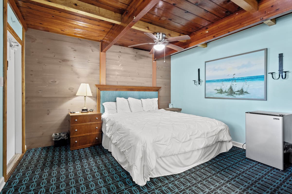 1 bedroom, individually decorated, individually furnished, bed sheets