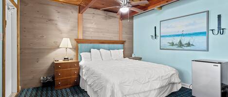 Habitació, 1 llit de matrimoni gran, balcó, vistes al jardí (Oceanfront Inn Room #5) | 1 dormitori, decoració individual, mobiliari individual i roba de llit