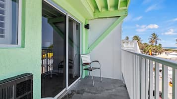 Huone, 2 parisänkyä, parveke, valtamerinäköala (Oceanfront Inn Room #18) | Ulkoalueet