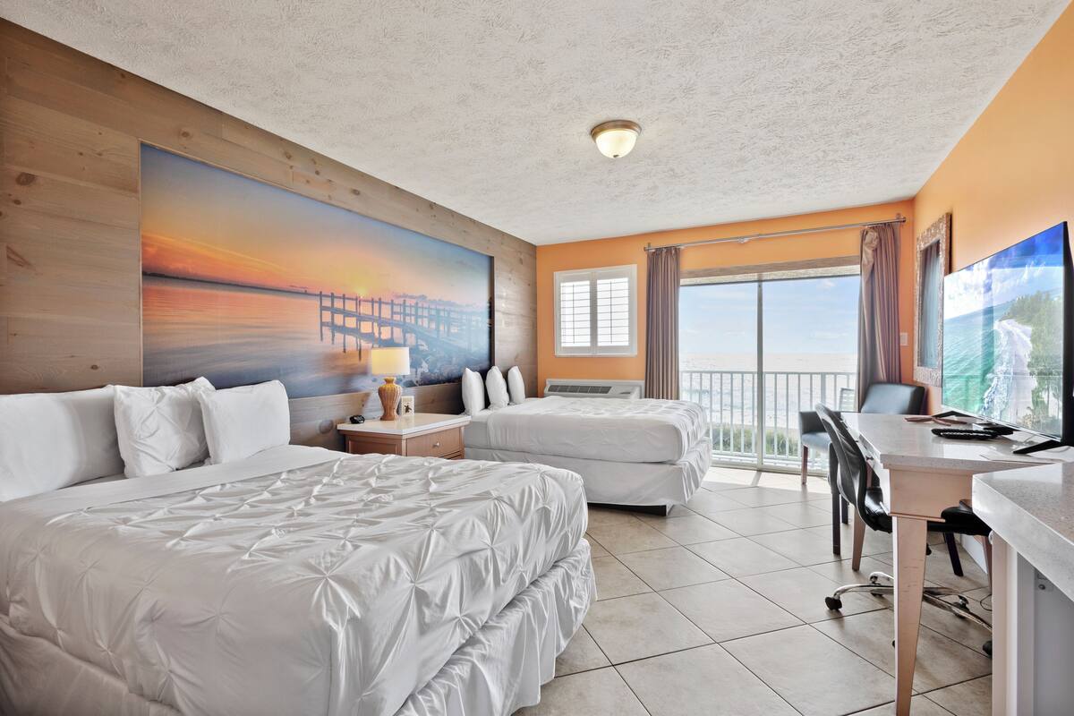 Quarto, 2 camas de casal, sacada, vista para o oceano (Oceanfront Inn Room #24) | 1 quarto, individualmente decorados, individualmente mobiliados