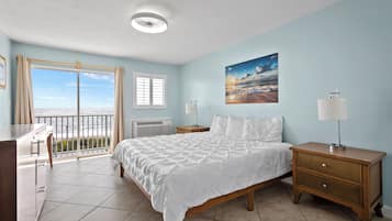 Camera, 1 letto king, balcone, vista oceano (Oceanfront Inn Room #23) | 1 camera, con stile personalizzato, con arredamento individuale