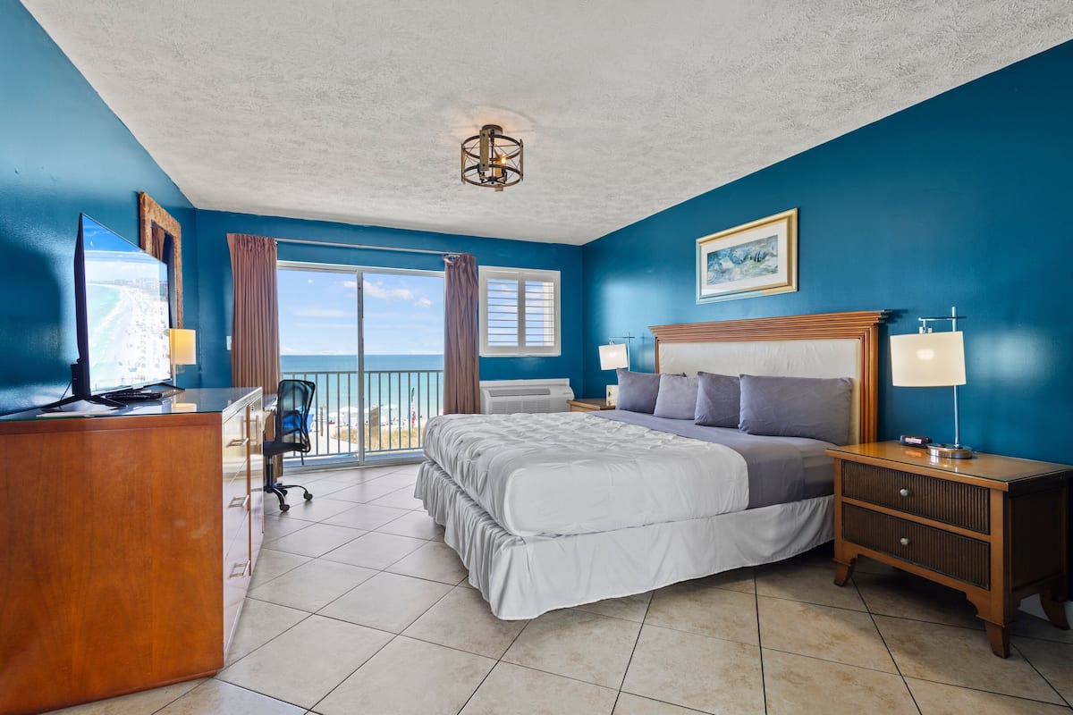 Quarto, 1 cama King, sacada, vista para o oceano (Oceanfront Inn Room #21) | 1 quarto, individualmente decorados, individualmente mobiliados