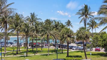 Kamer, 1 kingsize bed, balkon, uitzicht op tuin (Oceanfront Inn Room #15) | Uitzicht vanuit accommodatie