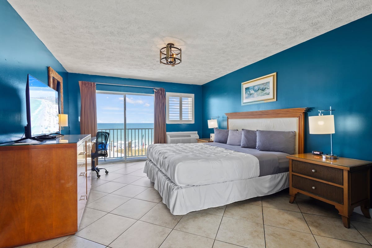 Room, 1 King Bed, Balcony, Ocean View (Oceanfront Inn Room #21)