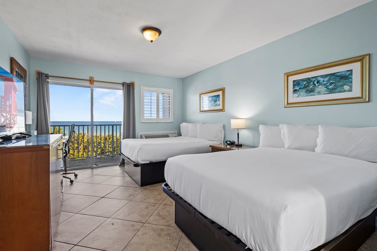 Rom, 2 dobbeltsenger, balkong, havutsikt (Oceanfront Inn Room #18) | 1 soverom, individuelt dekorert, individuelt innredet og sengetøy