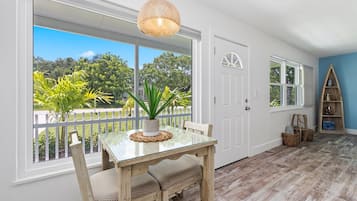 House, 2 Queen Beds, Patio, Garden View (Little Palm Cottage) | Dining