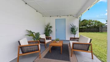 House, 2 Queen Beds, Patio, Garden View (Little Palm Cottage) | Terrace/patio