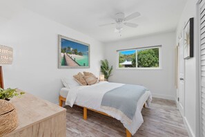 ハウス クイーンベッド 2 台 パティオ ガーデンビュー (Little Palm Cottage) | 2 室のベッドルーム、客室ごとに異なる装飾、客室ごとに異なるインテリア、ベッドシーツ