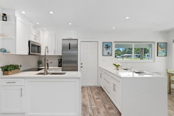 Maison, 2 grands lits, patio, vue jardin (Little Palm Cottage) | Cuisine privée