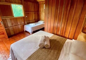 家庭小屋 | 迷你吧、獨特設計、床單