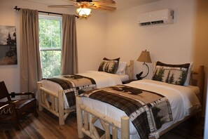 4 bedrooms, WiFi - 4 Bedroom Cabin Retreat (Imperial)
