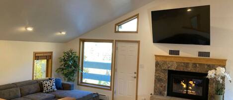 Télévision, cheminée