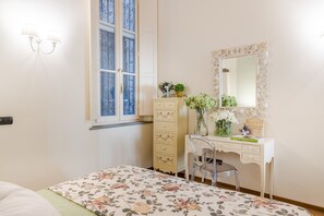 2 室のベッドルーム、アイロン / アイロン台、WiFi (無料)、ベッドシーツ