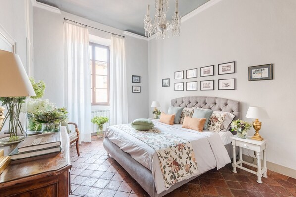 1 slaapkamer, een strijkplank/strijkijzer, gratis wifi, beddengoed