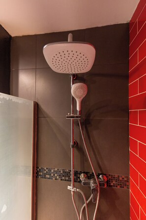 Dusche, Handtücher, Seife, Shampoo