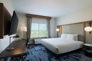 Standard Room, 1 King Bed | Hypo-allergenic bedding, down comforters, memory foam beds, in-room safe