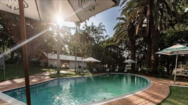 Outdoor pool - Opulentika Lodging (Mbombela)